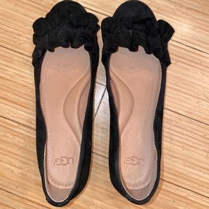 NWOT UGG size 7 Black Fifi Ruffle Pumps